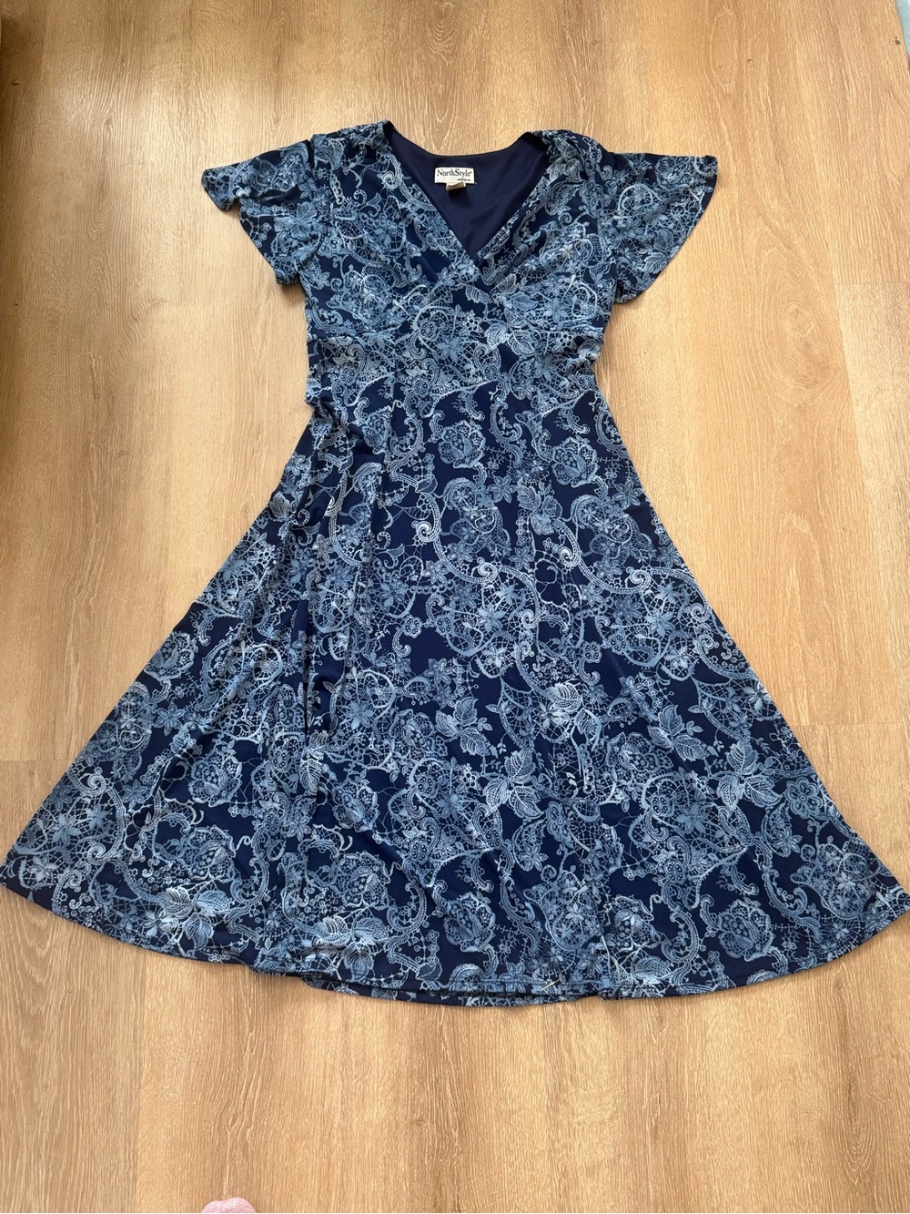 Medium Navy/White Floral Dress - Great Condition - Picture 4 of 9